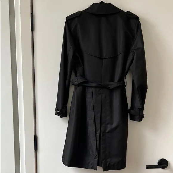 Burberry Elegant Black Trench Coat - Picture 5 of 9